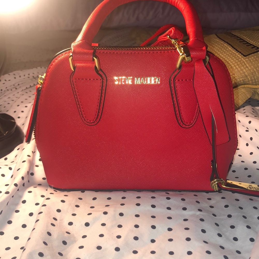 Red Steve Madden purse!!